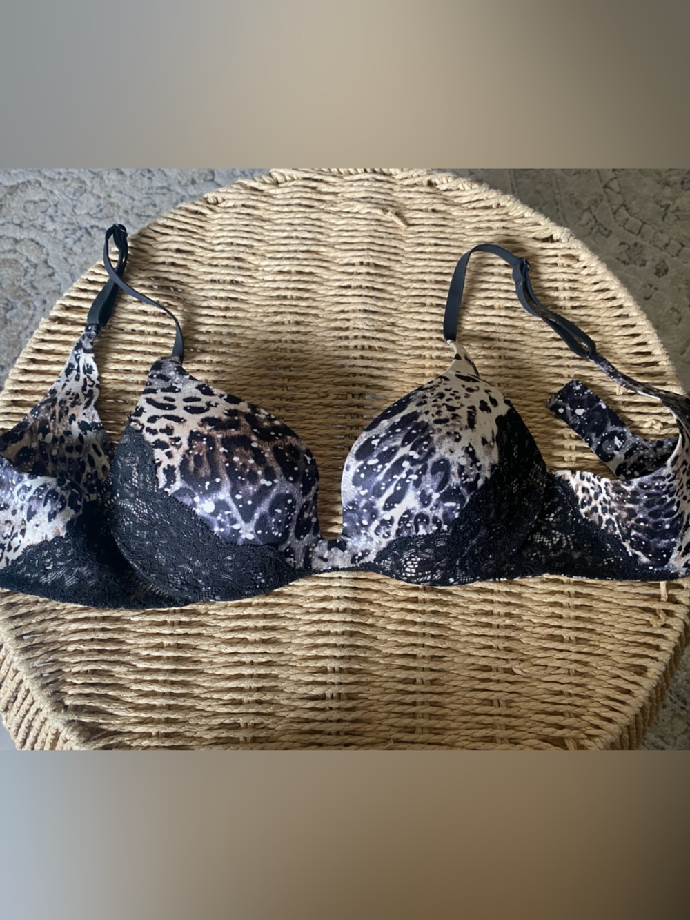 Victoria's Secret Black & White Leopard Lace T-Shirt Bra